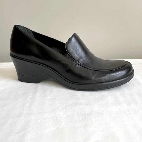 Like New Clarks Wedge Slip On Loafers - Picture 2 of 7